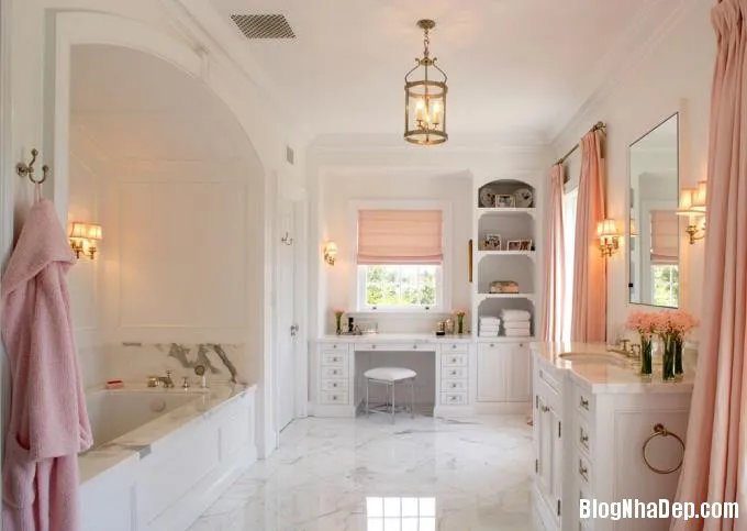 Phòng tắm nữ tính và quyến rũ với gam màu hồng