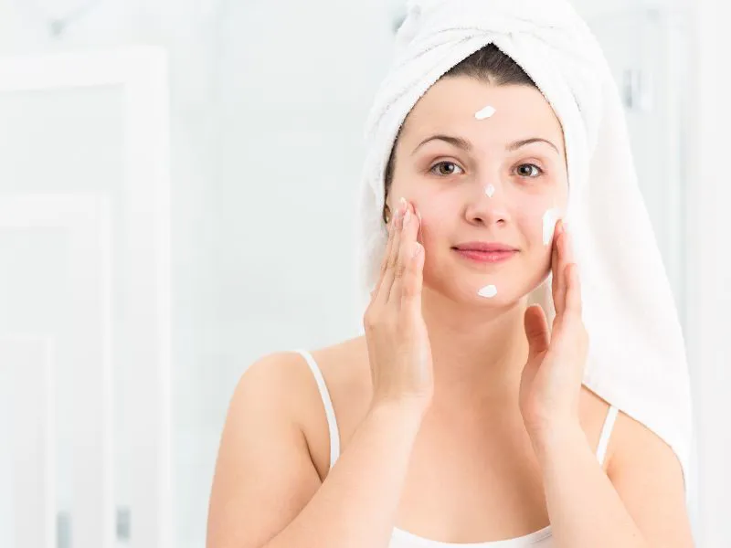 10 bước skincare cho da khô thêm mịn màng, căng mướt mỗi ngày