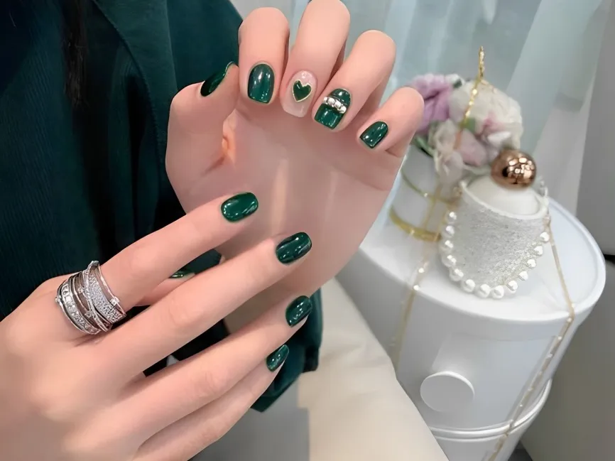 20+ mẫu nail màu xanh lá đẹp độc đáo và sành điệu