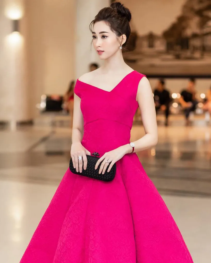 Khám phá phong cách thời trang của hoa hậu Đặng Thu Thảo