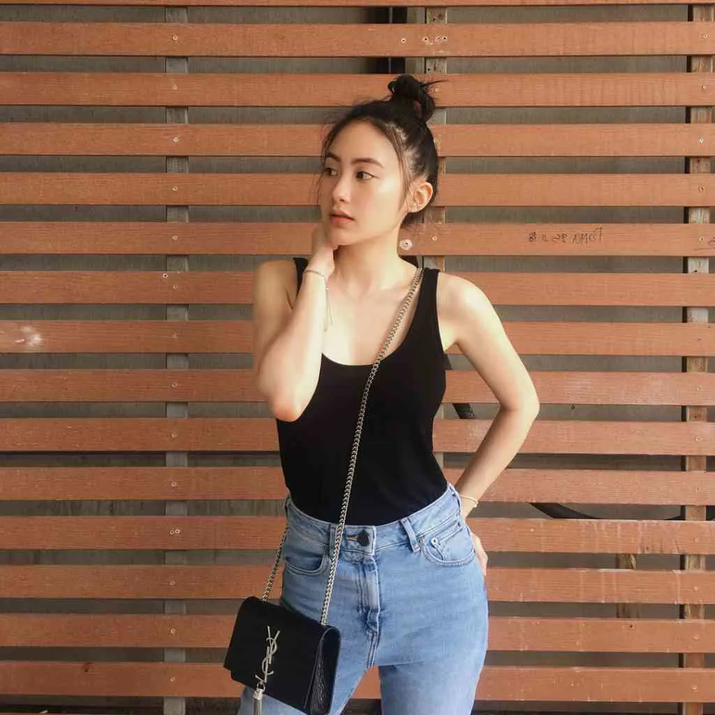 Ngắm guu thời trang đơn giản của hotgirl Lào gốc Việt vạn người mê